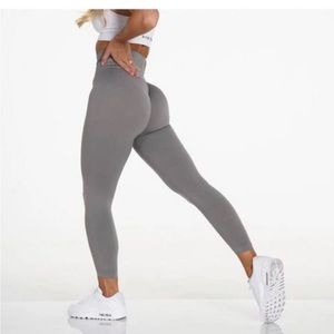NWT Gray Solid Seamless NVGTN Leggings